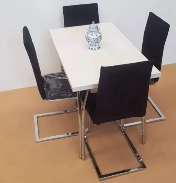 Mesa entera base italiana 1.50 + 4 Sillas 1250 c/costura