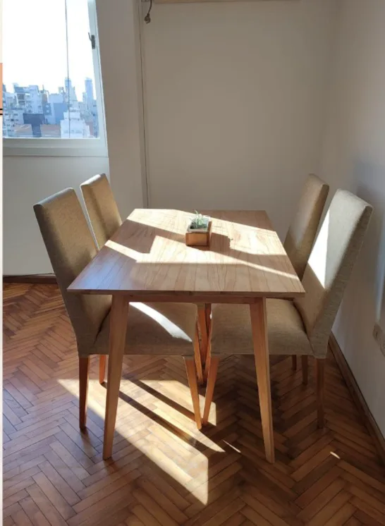 Mesa Desing paraíso 1.40 + 4 sillas Respaldo recto