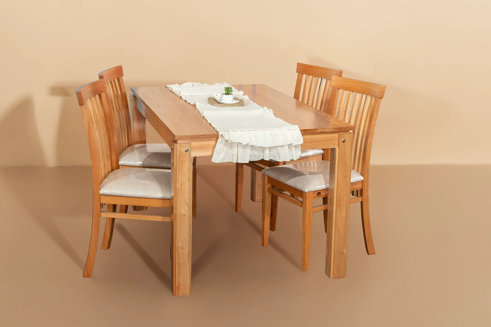 Mesa Clasica rectangular 1.40 + 4 sillas Juliana