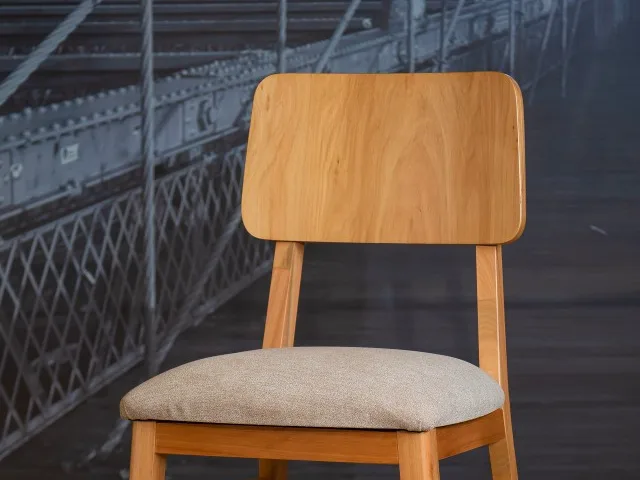 Silla Nova respaldo madera